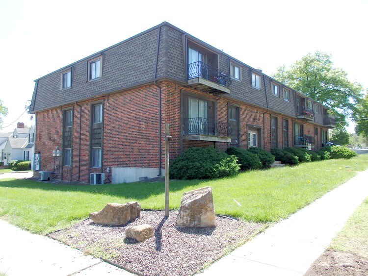 Building Photo - 5601 W 58th St