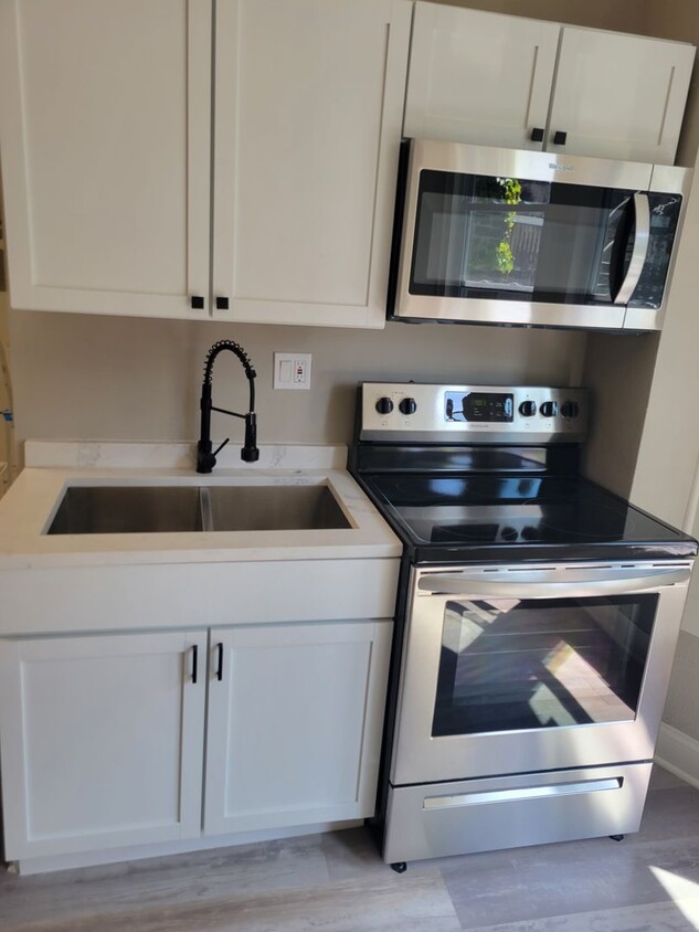 Primary Photo - 771-773 N Jefferson St - Mixed Use (7 Unit)