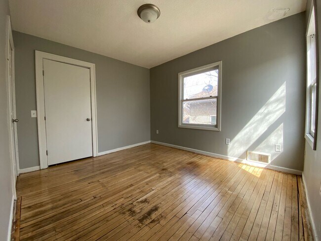 Foto del edificio - Beautiful 4 Bedroom 1.5 Bathroom Townhome in Minneapolis!