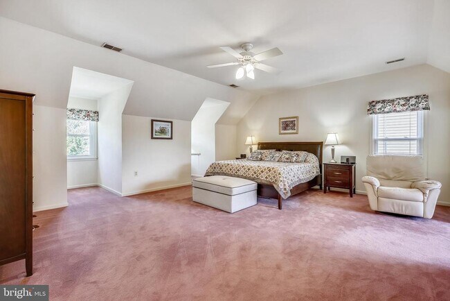 Building Photo - 14 Leatherleaf Ct