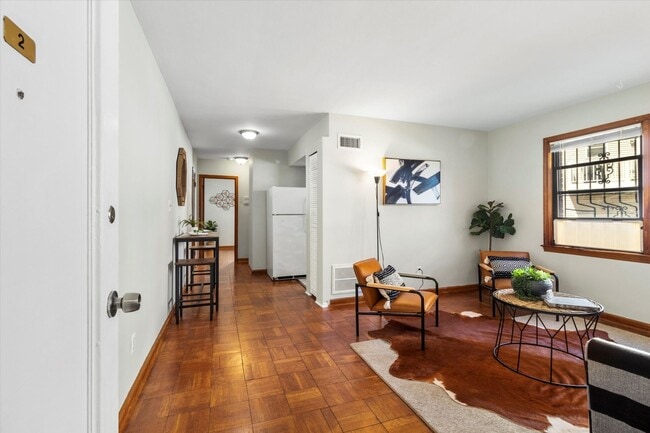 Foto del edificio - 613 Hamlin St NE