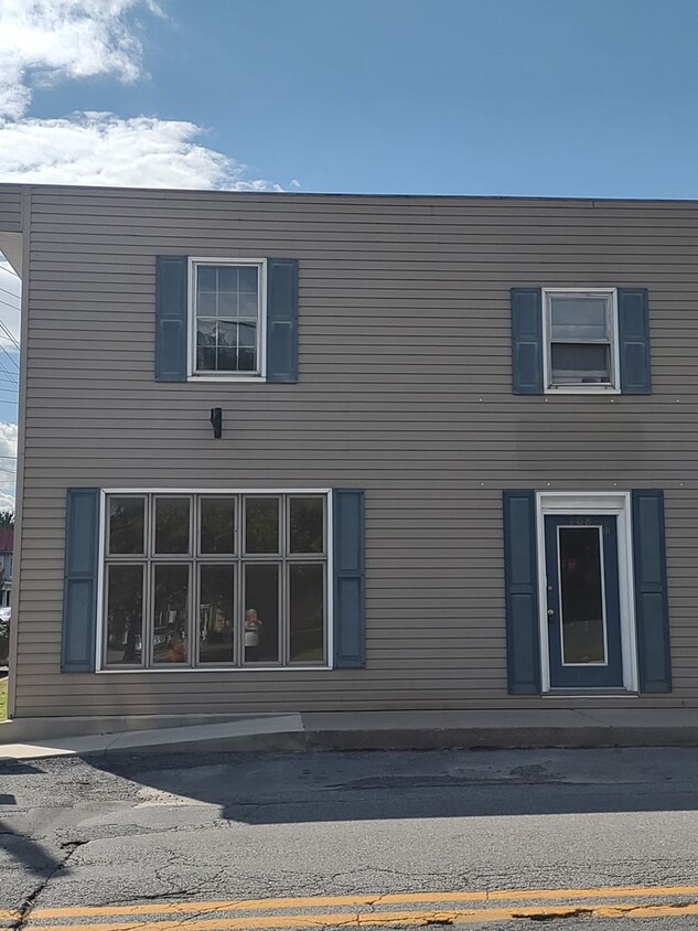 Foto principal - 108 E Washington St +300/400 S princess