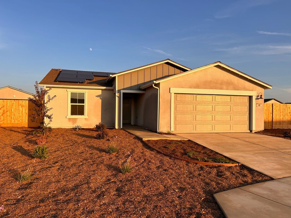 Foto principal - Brand NEW home for rent in Tulare