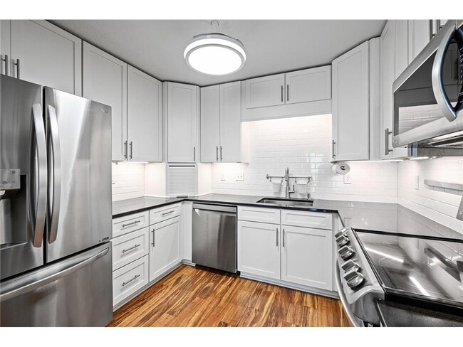 Building Photo - 450 Ford Rd