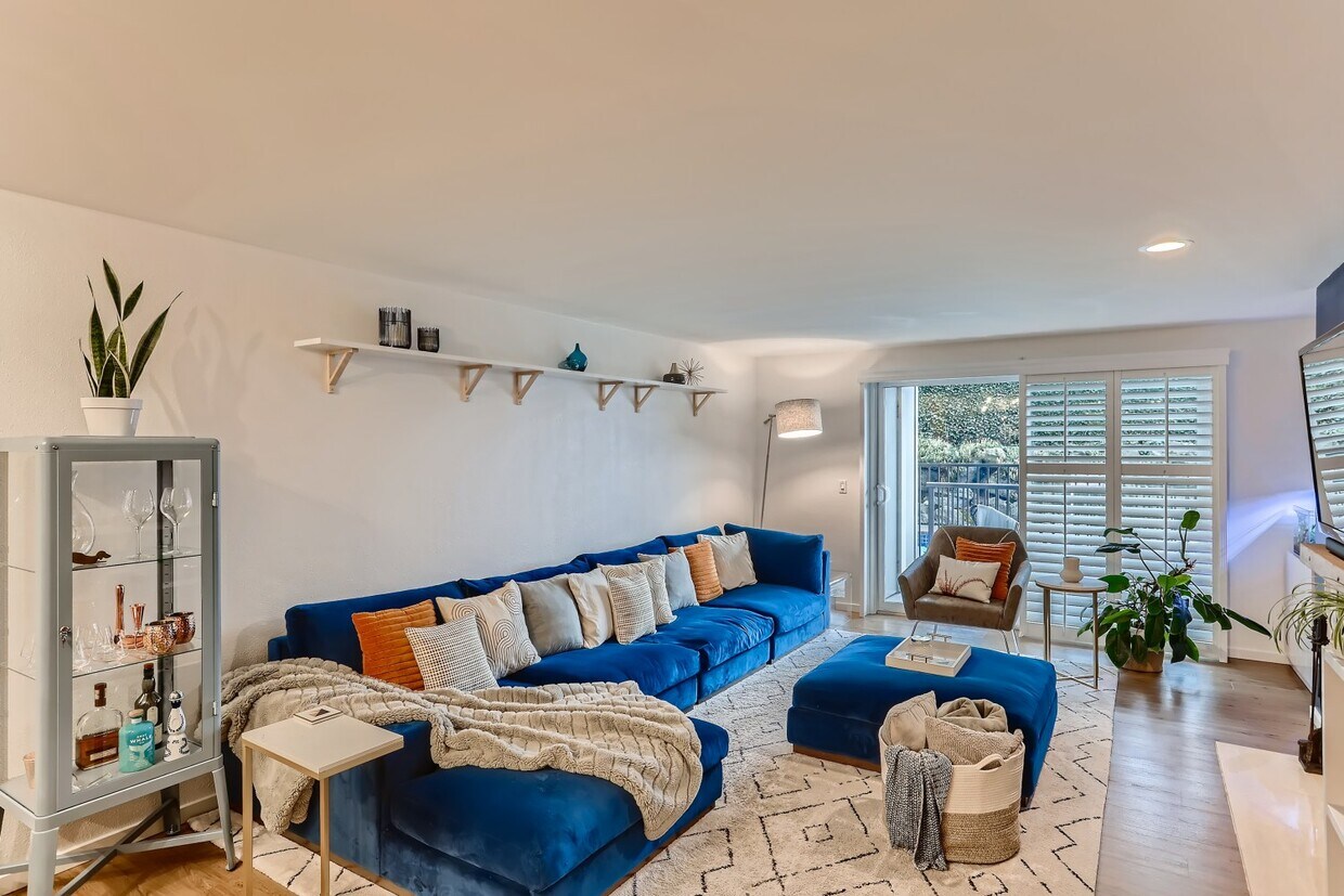 Living Room - 2253 Gilman Dr W