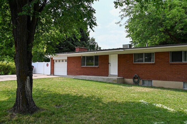 Building Photo - 600 E 380 S