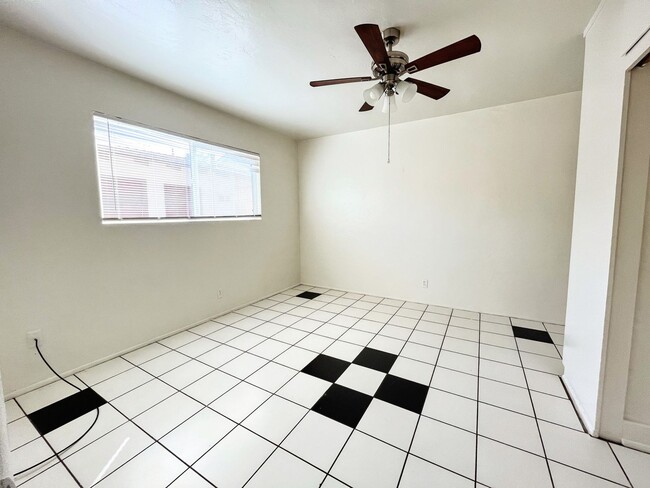 Building Photo - 1-bedroom apartment with vintage charm!