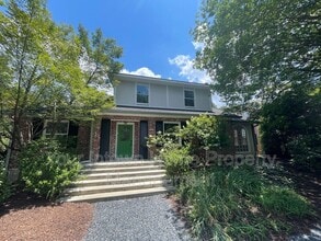 Building Photo - 2695 Sharondale Dr NE
