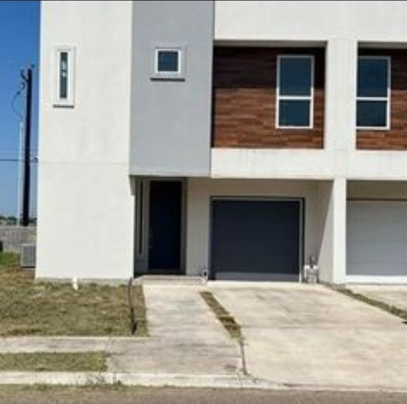 Primary Photo - 1626 W B St