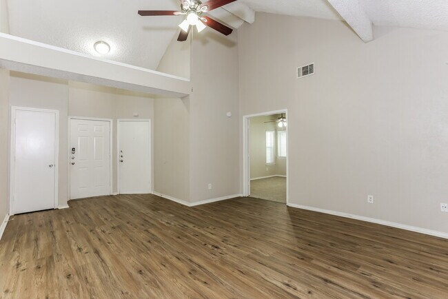 Foto del edificio - 6306 Pilgrim Ln