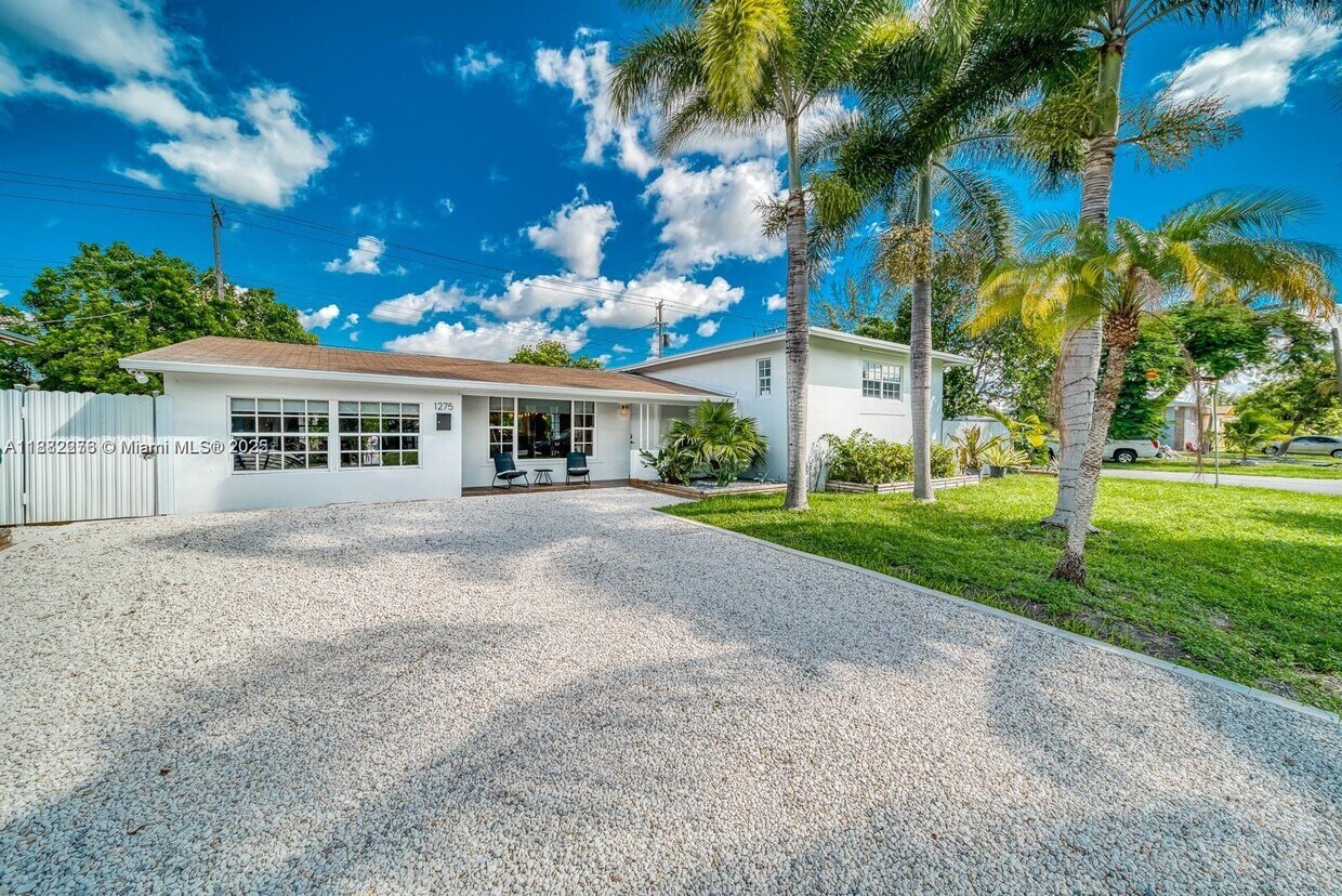 Foto principal - 1275 NE 204th Terrace
