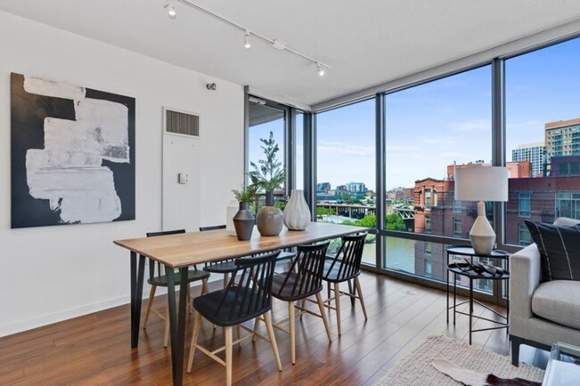 Foto del edificio - 625 N Kingsbury St