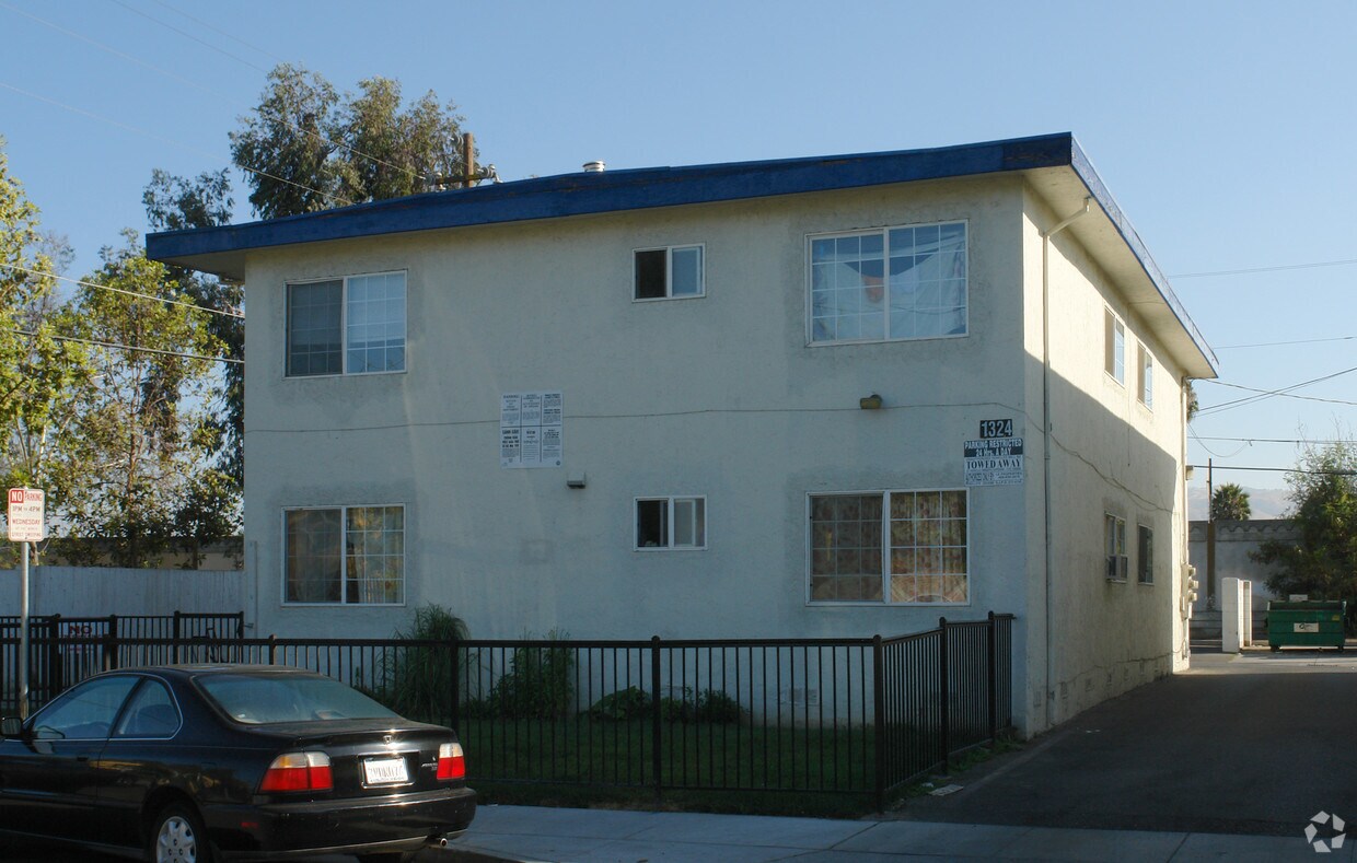Primary Photo - 1324 Crucero Dr