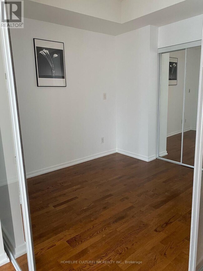 Photo du bâtiment - 55 Bremner Blvd