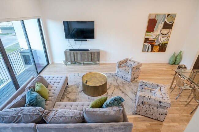 Foto del edificio - 709 Memorial Heights Dr