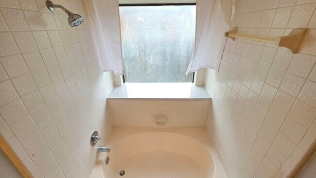 Foto del edificio - 6301 Fairlane Dr