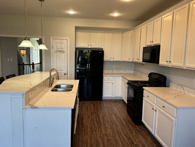 Foto del edificio - 8011 Forest Ridge Dr