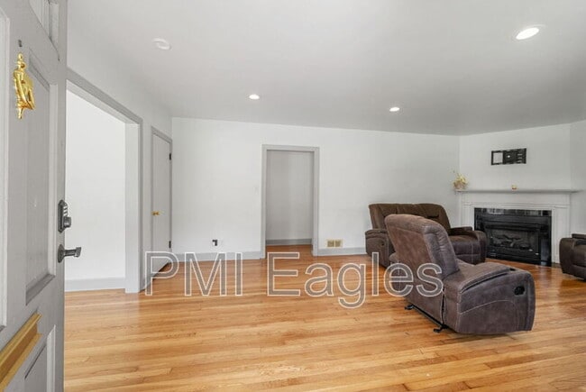 Building Photo - 2721 S Virginia St