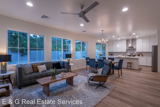 Building Photo - 4 br, 3 bath House - 4026 E CAMPUS DR