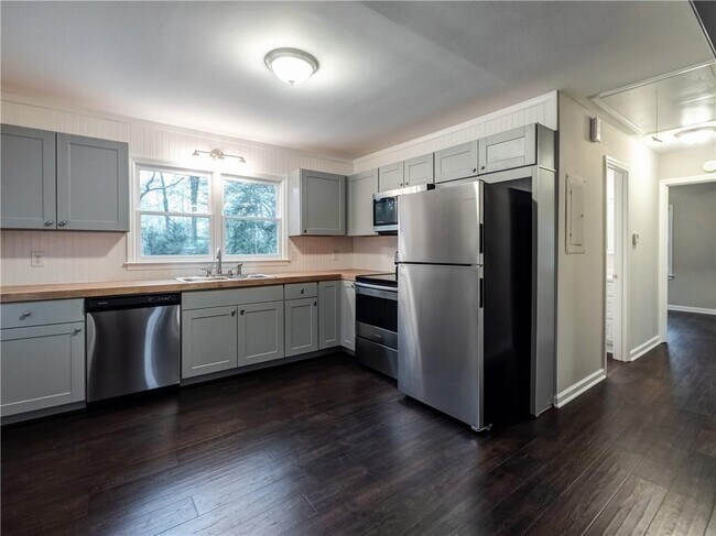 Building Photo - 4745 Hillside Dr