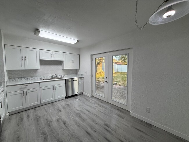 Building Photo - 793 Aspen Dr