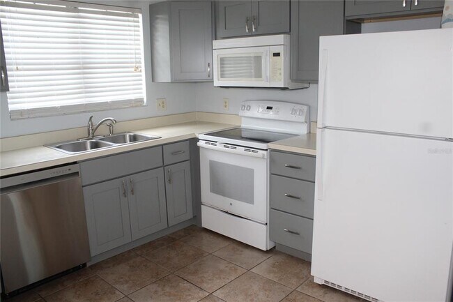 Foto del edificio - 9869 Aloma Bend Ln