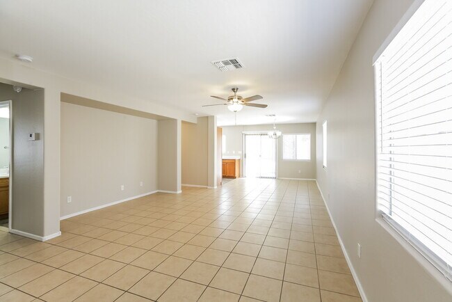 Foto del edificio - 1629 W Burgess Ln