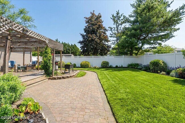 Foto del edificio - 3BR Toms River Home with Pool and Fenced Yard