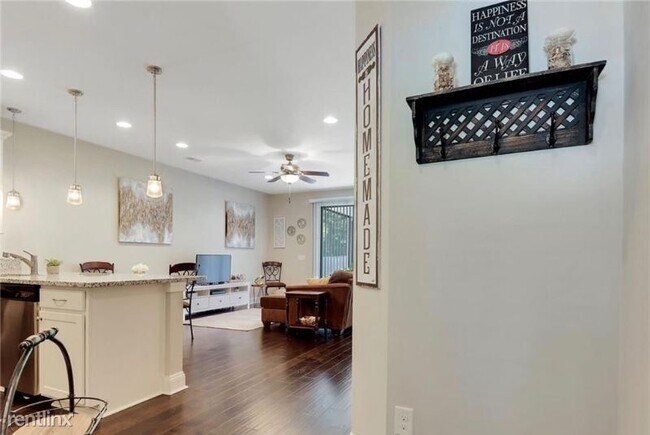 Foto del edificio - 3 br, 2.5 bath Townhome - 244 Lake Lily Dr