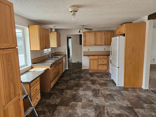 Building Photo - 208 Aquarius Way