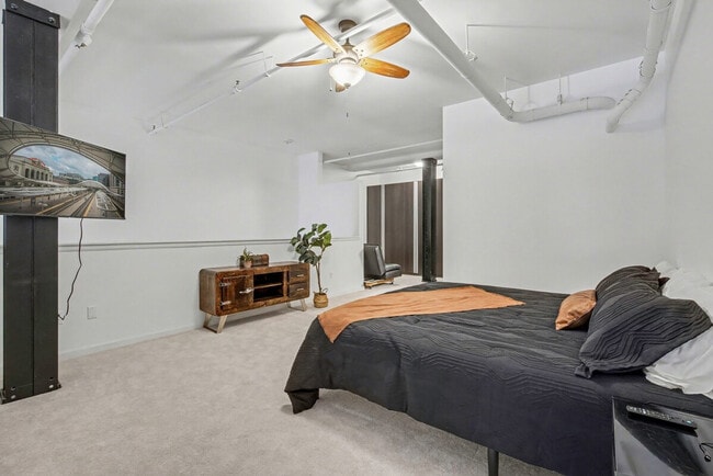 Building Photo - 1555 California St