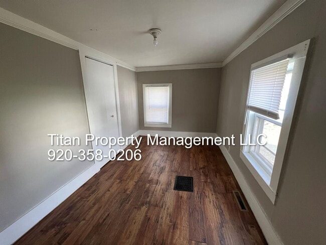 Building Photo - 340 E Fond du Lac St