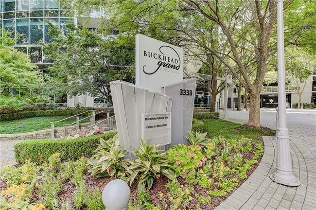 Foto del edificio - 3338 Peachtree Rd NE
