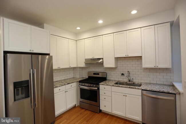 Building Photo - 3448 Roland Ave