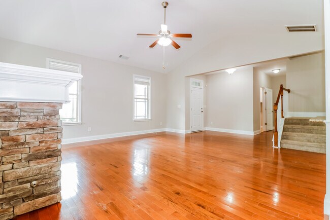 Foto del edificio - 1220 Tyler Woods Dr