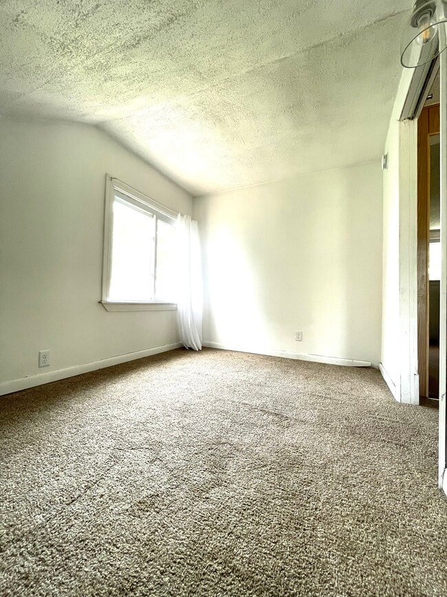 2nd bedroom (smaller) - 164 Helen St