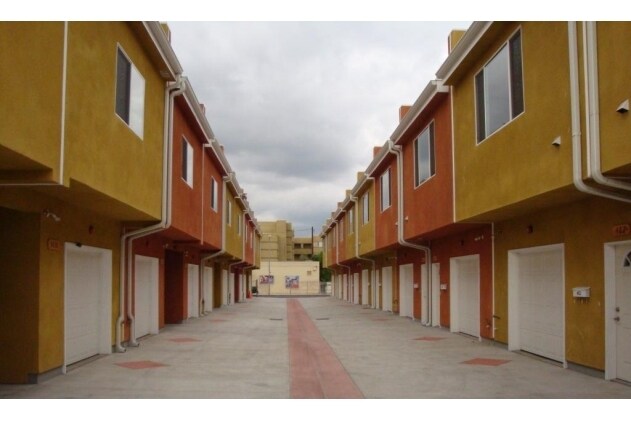 Building Photo - 5000 S Figueroa St