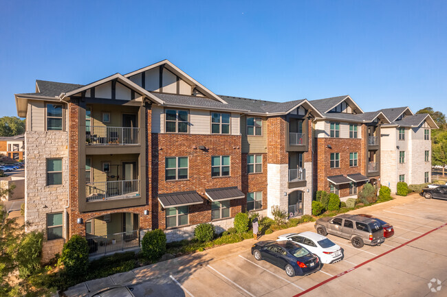 Building Photo - Century Lake Highlands