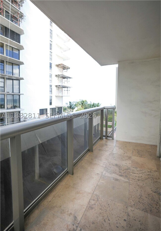 Foto del edificio - 6039 Collins Ave
