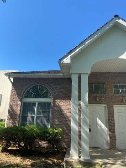 Building Photo - 28 N Cedar Lake Dr W