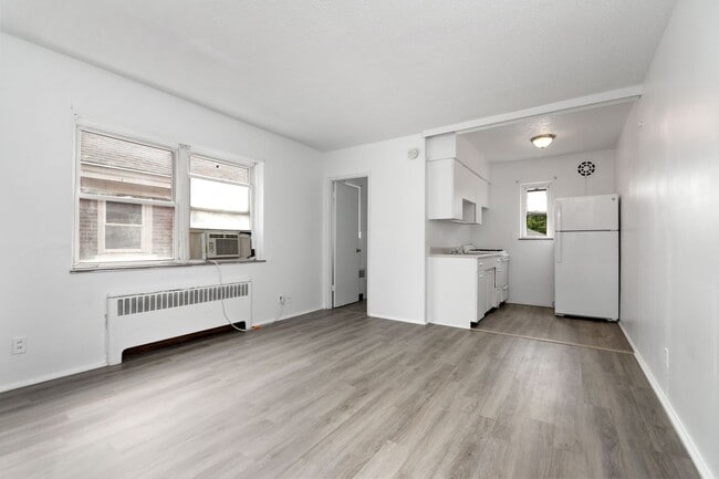 Building Photo - 618 Probasco