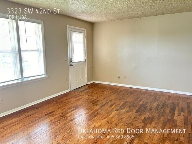 Building Photo - 3323 SW 42nd St