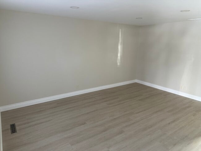 Foto del edificio - 3277 Alma St