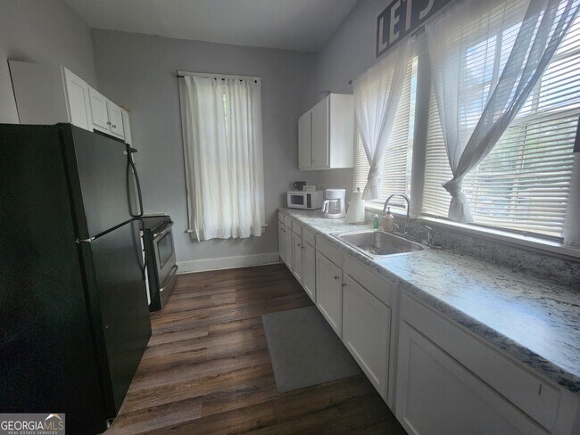Building Photo - 917 Oakview Ave