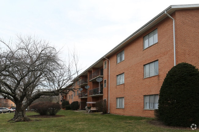 Building Photo - Edgewood Apartments
