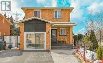 Building Photo - 32 Shenstone Ave