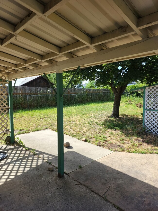 Foto del edificio - 4104 W Pleasant Ln