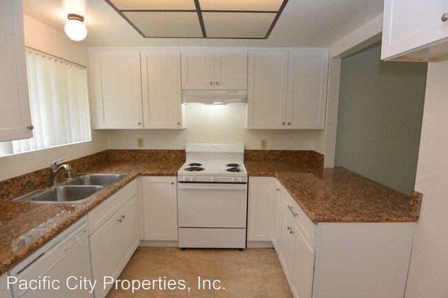 Building Photo - 530 S Ranch View Cir
