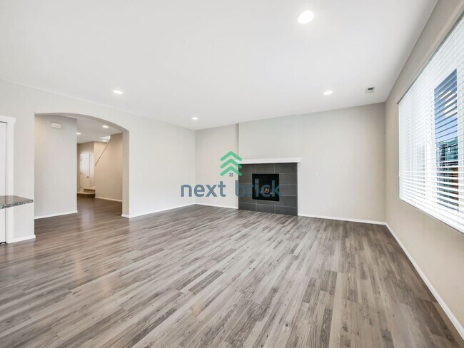 Foto del edificio - 5 Bed 3 Bath Single-Family Home Available ...
