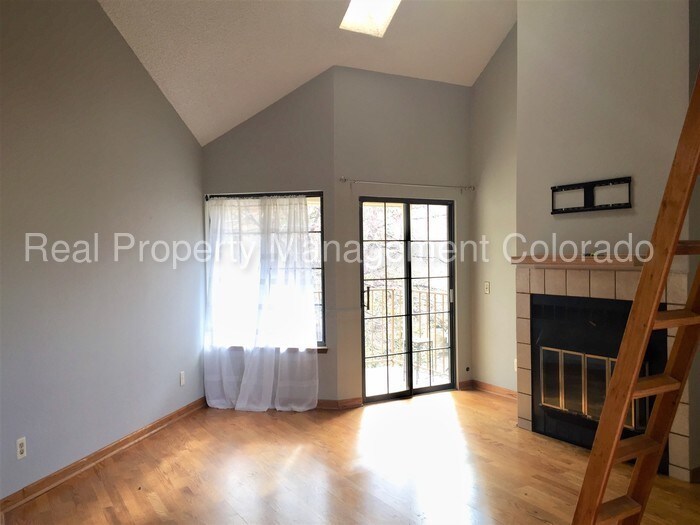 Primary Photo - Lovely Condo in Glendale